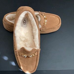 Ugg loafers/slippers 🤎